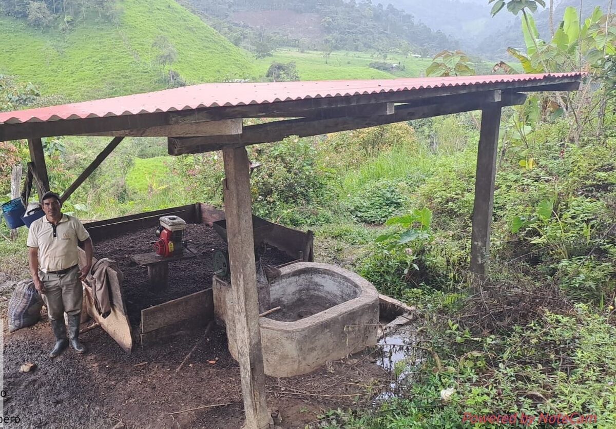 ENTREGA DE TECHOS PARA COMPOSTERAS 2.jpeg